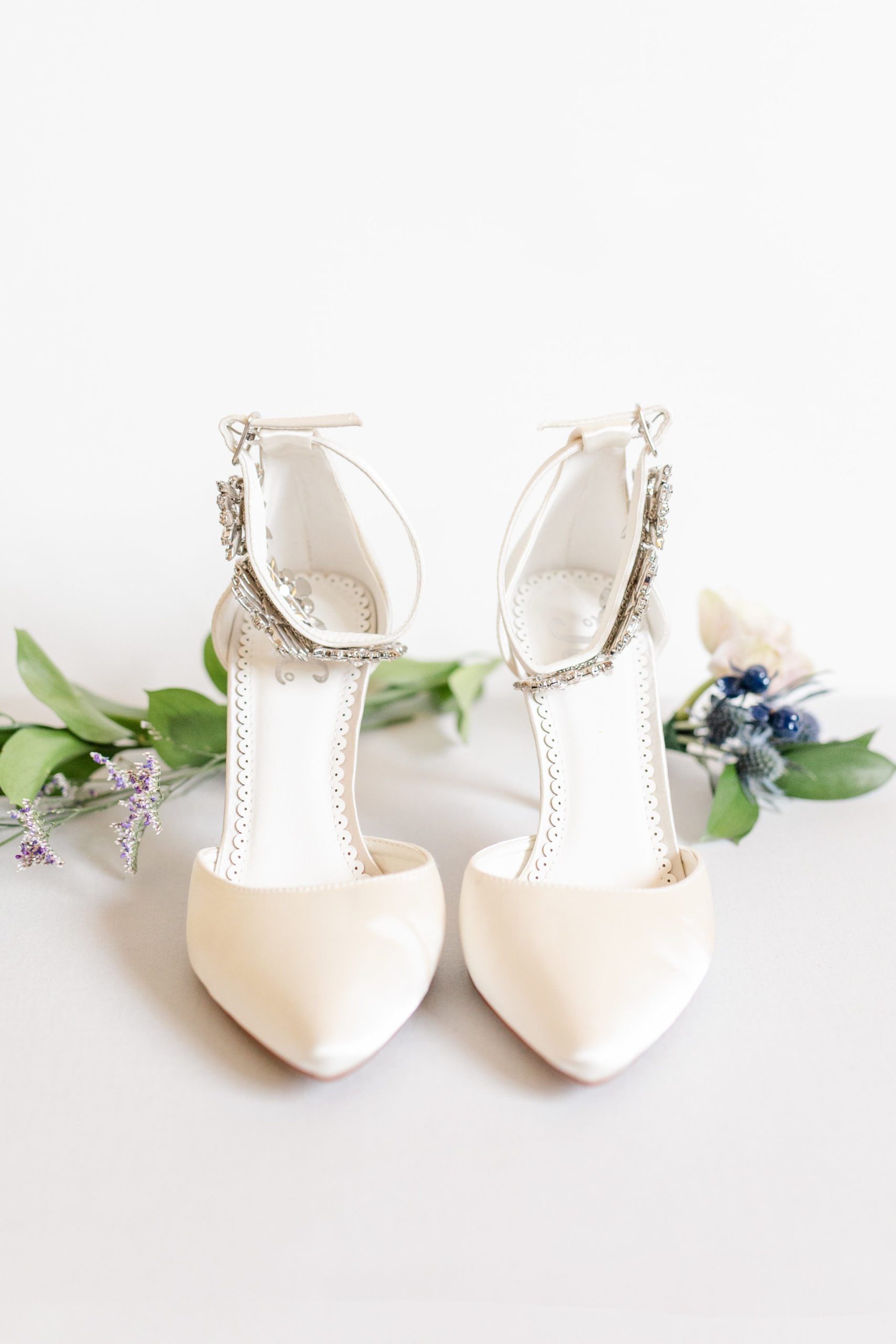 brides shoes-lauramariephotography-siouxfalls.jpeg